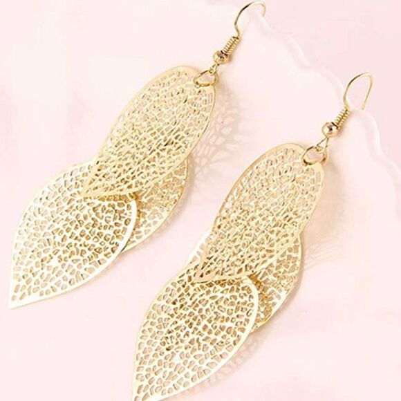 Free with bundled purchase Hollow 3 Leaf Shaped Drop Dangle Hook Earring gift - Picture 1 of 6